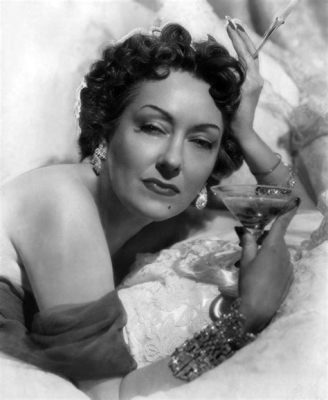 Sunset Boulevard! - A Tale of Fading Glamour and Obsessive Love, Starring the Magnetic Gloria Swanson!